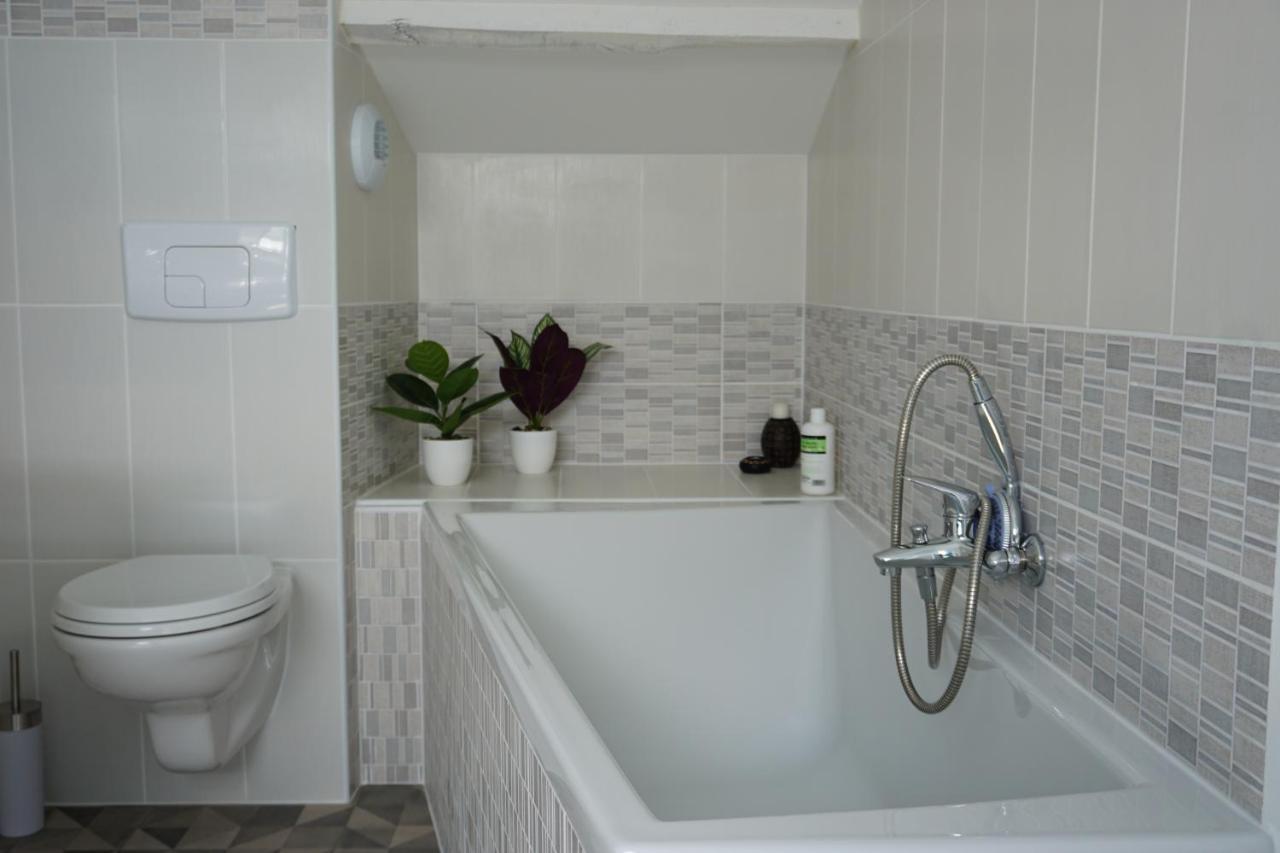 Appart Cosy 4 Personnes Avec Terrasse La Roche-sur-Yon Luaran gambar
