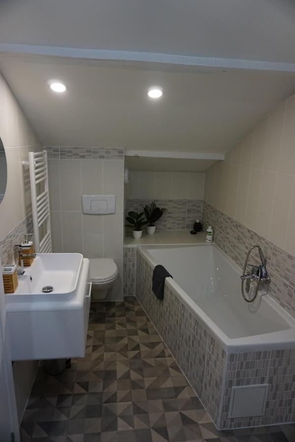 Appart Cosy 4 Personnes Avec Terrasse La Roche-sur-Yon Luaran gambar